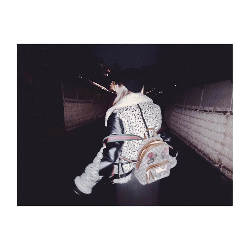 小嶋陽菜さんのインスタグラム写真 - (小嶋陽菜Instagram)「⛄️✨ #チャック開いてる」1月26日 12時39分 - nyanchan22