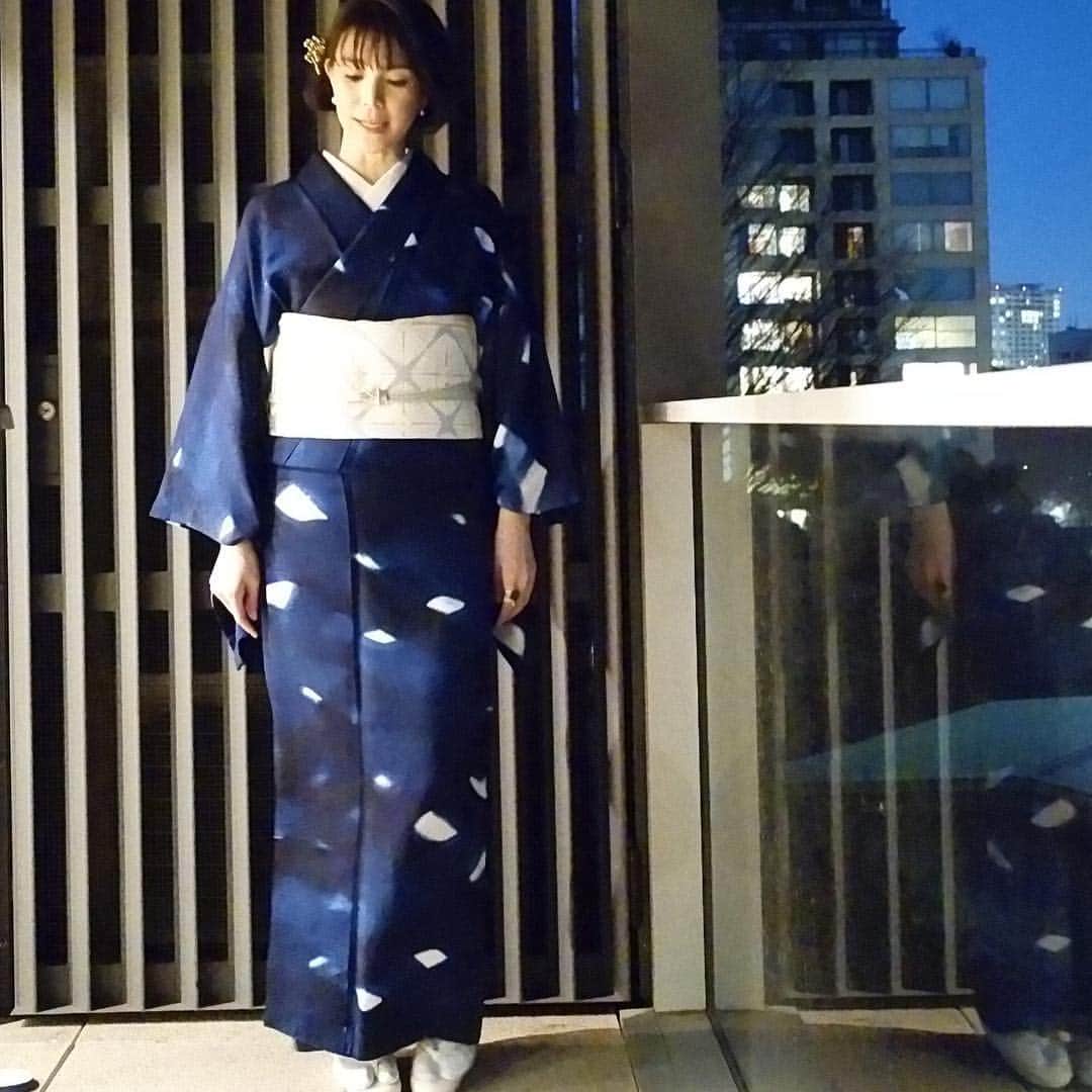 知花くららさんのインスタグラム写真 - (知花くららInstagram)「#kimono #着物 #藍 #かんざし #松 #くららと着物 #kuraraandkimono」1月26日 16時54分 - chibanakurara.official