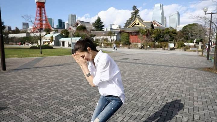 橋本まゆのインスタグラム：「結婚式のオープニングムービー① 一部省略、画質悪くなってしまうけどムービーを作るにあたって協力してくれたお友達には本当感謝♡♡ #20170121wedding#wedding#nightwedding#andazwedding#andaztokyo#プレ花嫁卒業#披露宴#オープニングムービー#オープニングVTR#プロフィールムービー#恋ダンス#東京タワー#浅草#スカイツリー#東京駅」