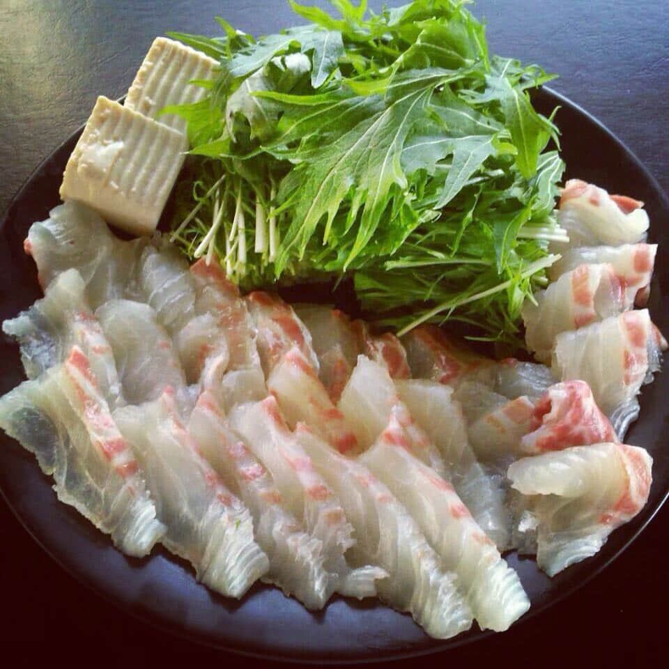 夜景 個室 菜華-梅田店-のインスタグラム：「料理長肝いり！2月から鯛しゃぶコース始まります！ ご予約のご連絡お待ちしております⭐️ #菜華 #梅田 #大阪駅前第3ビル  #居酒屋 #鯛しゃぶ  #鯛 #しゃぶしゃぶ #写真は #綺麗に撮りたかった  #umeda #nightview #shabushabu #izakaya」