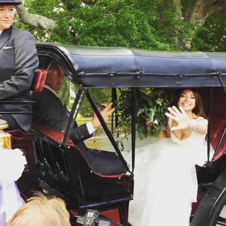橋本麻里衣のインスタグラム：「happily ever after♡  #bff#wedding #auckland #newzealand #akl #nz #fergussarawedding #weddingoftheyear #happilyeverafter #可愛すぎる花嫁#結婚式#オークランドドメイン#オークランド博物館」