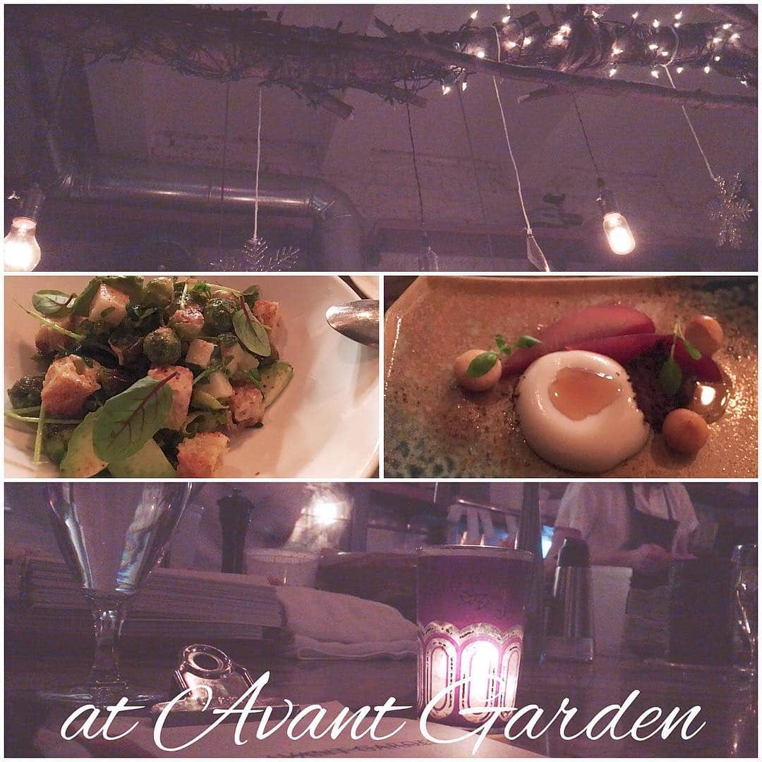 ソニン クッキングさんのインスタグラム写真 - (ソニン クッキングInstagram)「. 【食べインスタ】 ニューヨーク編(最終回) #VeganFoodInstagram in #NYC "Avant Garden" in East village. 💚Brussels sprouts Caesar salad $14ish💚 💜Dessert (Panna cotta) $14ish💜 First visiting. Vegan Dinner place. WOW. Love here. Definitely Come back again. 初訪問です。知らなかった。夕方以降しかやってません。いやぁとっても雰囲気も良くて料理もありそうでない旨味があって、細やかなバランスや組み合わせが最高でした。カウンターで食べたので隣の人と仲良くなって味見しあったりして楽しかった。最高の場所見つけた❤︎最後の夜でいいとこに行けた❤︎ #FoodInstagram#FoodBlog#VeganInstagram#VeganBlog#SonimVeganSelection#VeganInNYC #ソニンヴィーガンセレクト #ヴィーガン店紹介 ニューヨーク店紹介はこれで最終回にしますね。まだ紹介したいとこあったんだけどまともに写真取れてなかったので、また行った時に紹介しますね！」1月27日 22時14分 - sonim_ckbk