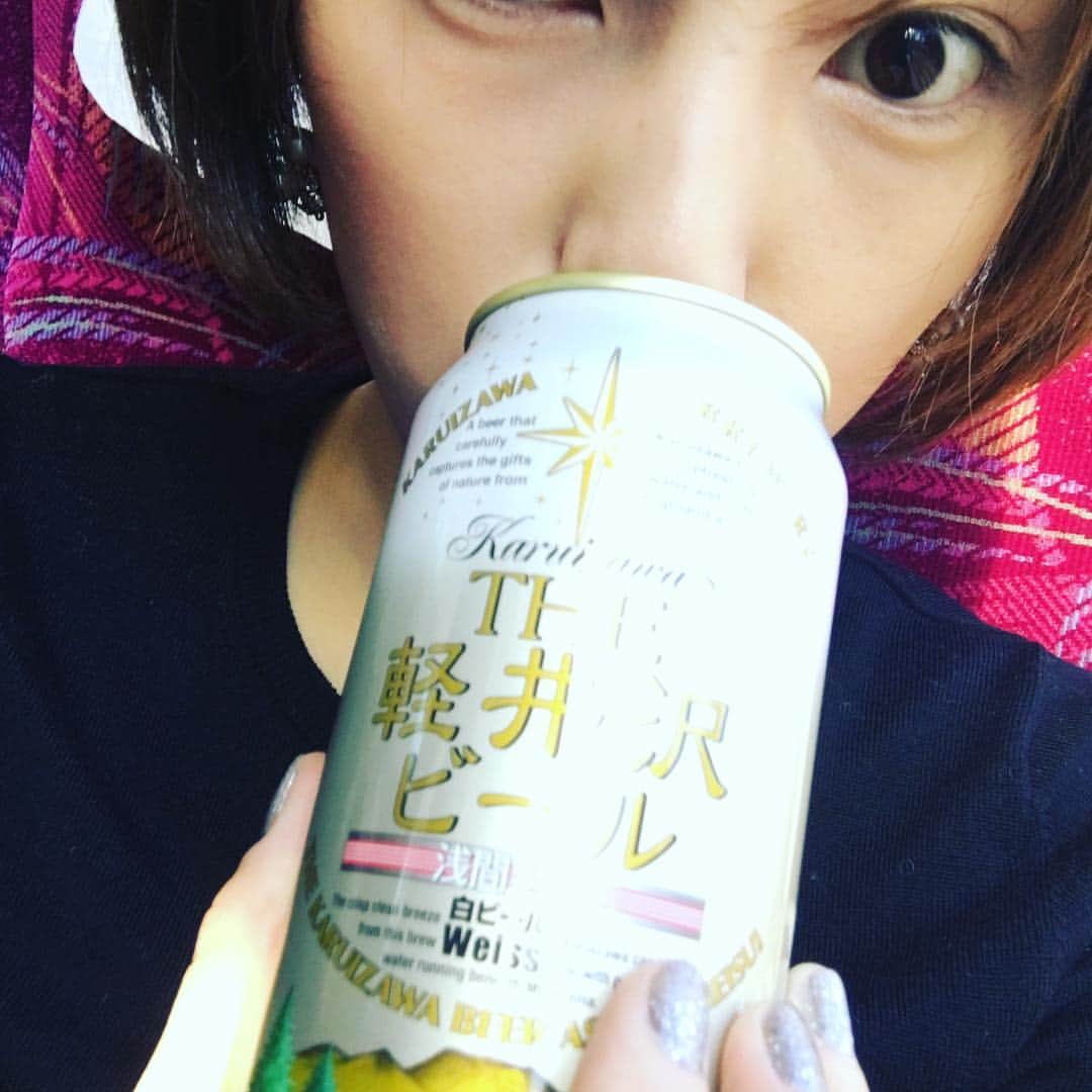 小貫智恵さんのインスタグラム写真 - (小貫智恵Instagram)「ママさんとサクッと旅行ーーー  ケールビールに想いを馳せながら軽井沢ビールをいただく。んまい。しあわせえー。」1月28日 13時07分 - chie_0704