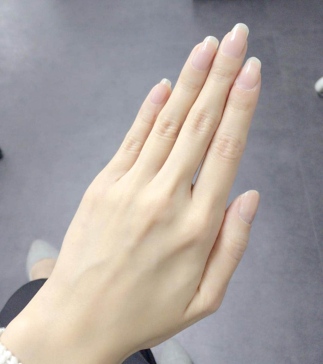 永峰絵里加さんのインスタグラム写真 - (永峰絵里加Instagram)「Hand model work♡💁🏻 久しぶりに我が手登場です(^_^)v ・ ・ ・  #hand #shooting #cm #modeling #handmodel #goodmorningworld #mywork #nail #fingers #thanks #erikanagamine #お仕事 #手 #指 #ハンドモデル #こっちの仕事も好き #ありがとうございます #ネイル #partsmodel」1月28日 9時53分 - erikalmaz