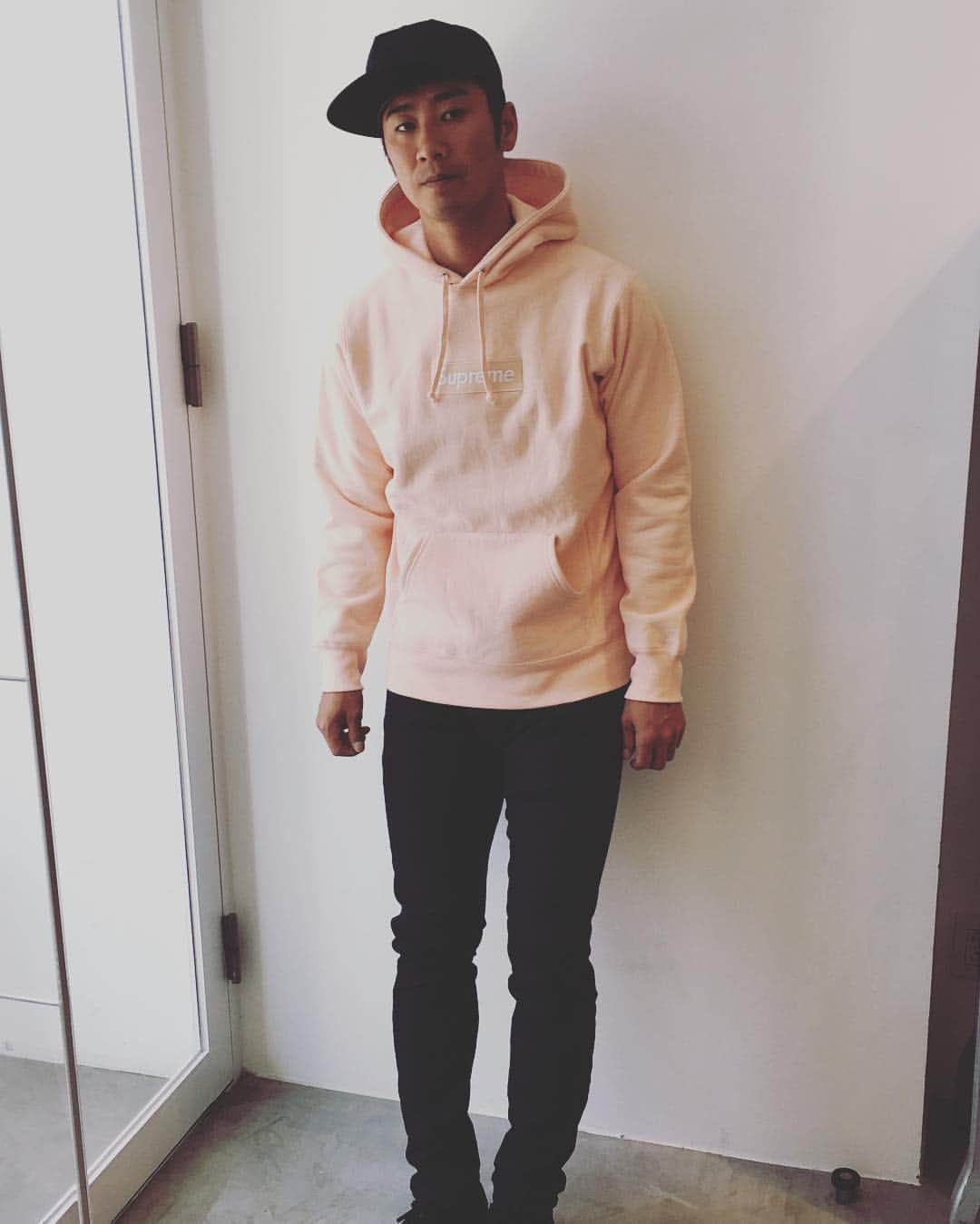 西岡剛のインスタグラム：「#阪神タイガース  #西岡剛  #supreme  #boxlogo #シュプリーム」