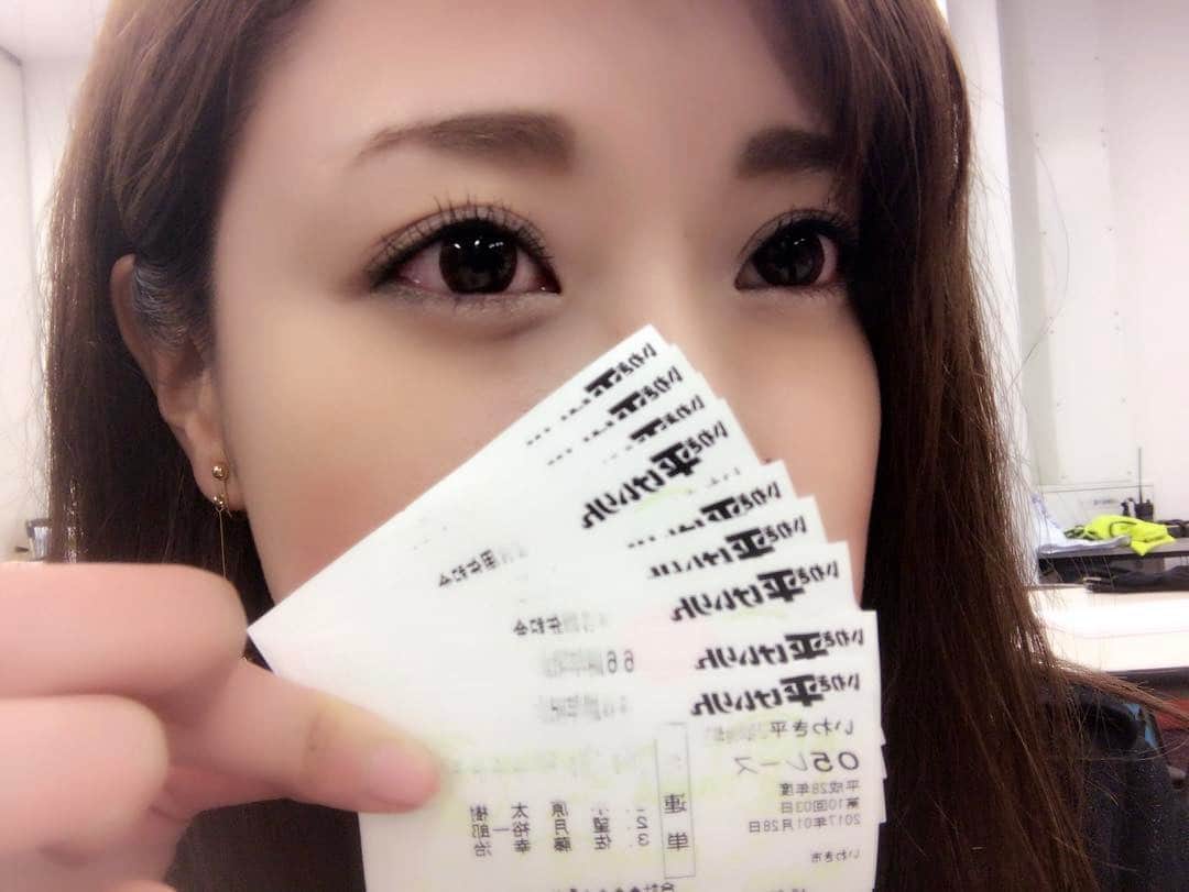 高橋麻美さんのインスタグラム写真 - (高橋麻美Instagram)「初めてガッツリ買いました😎 3000円以上も😏  さっそく負けています…🙄 買わなきゃ学べないことがあるのさ！😤 #競輪 #race #keirin #いわき #福島」1月28日 12時52分 - charmy421