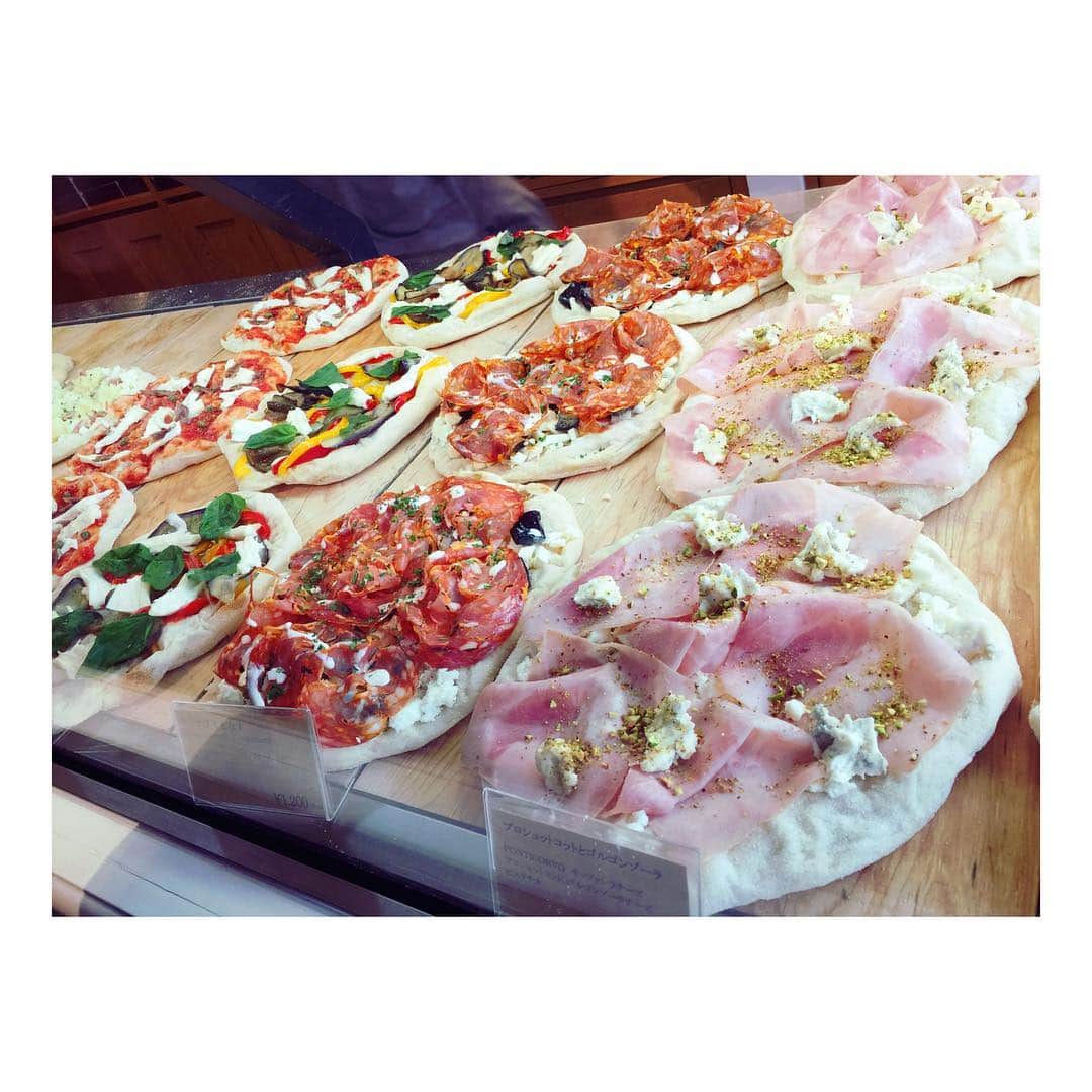 木南晴夏さんのインスタグラム写真 - (木南晴夏Instagram)「#ピンサ というものらしい。 ピザより 低カロリー そう聞くと 2枚食べちゃう」1月28日 14時56分 - kinamitopan