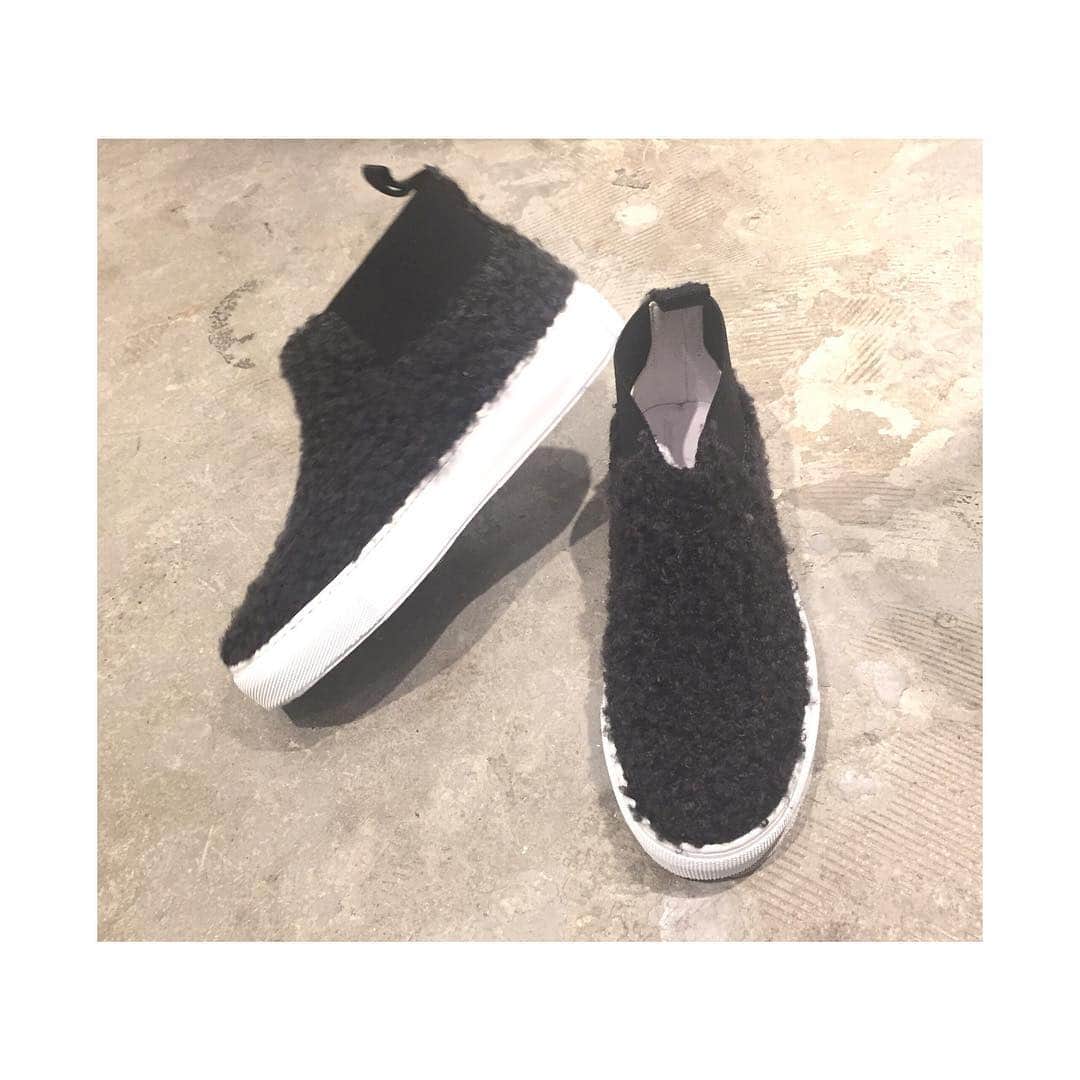 アミウのインスタグラム：「AMB WOOL SNEAKER No.76353013 Col.CHACOAL Size.35,36,37  amiwshinjyuku 03-6279-4604 #amiw#amiwshop#amb#sneaker#fashion」