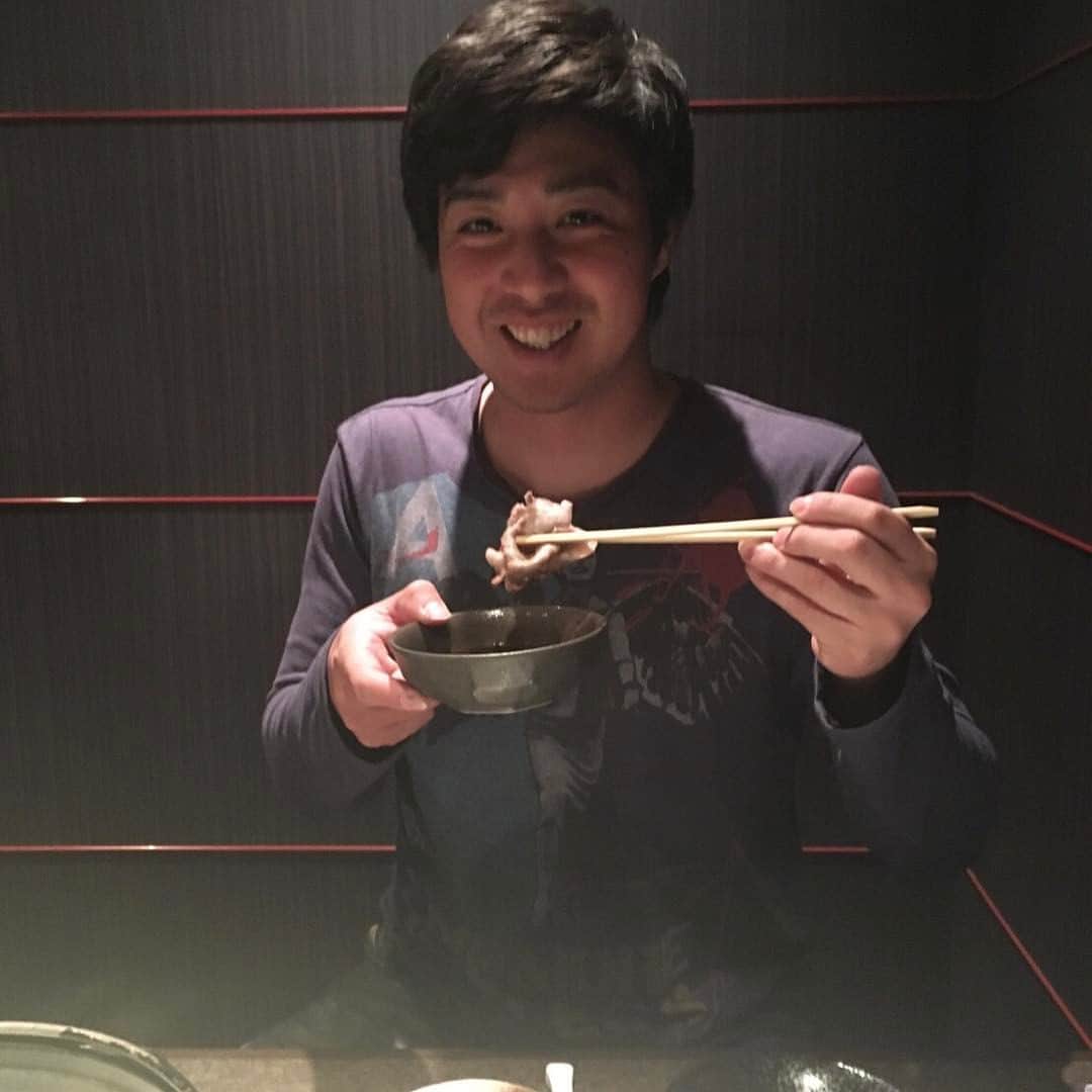野村祐輔のインスタグラム：「ただいまです^_^ 広島に帰って来ました！ 今日は大好物のしゃぶしゃぶです。美味しかった」