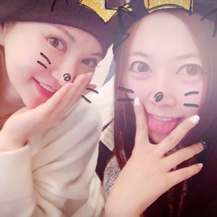 里美ゆりあのインスタグラム：「あさみんがお家来てくれた♪ #ピザパーティー #ひさしぶり #スッピン」