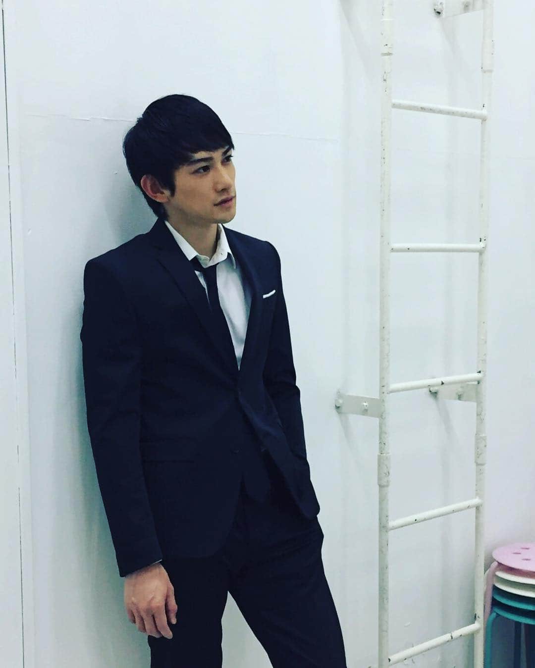 のインスタグラム：「off shot #最近スーツ率 #高めでした #主に #loveornot  #この撮影は某雑誌 #このあとスーツのままあんなこと… #貴重な経験させていただきました」