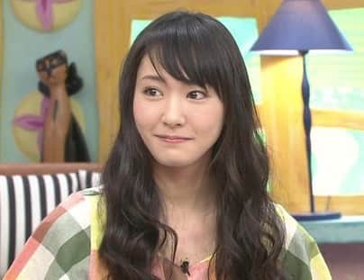 新垣結衣 ファンページのインスタグラム：「' あああ ロングの新垣さん かわいすぎる こりゃ惚れますね…♡ ' #新垣結衣#ガッキー#yuiaragaki#かわいい#大好き#ロングヘア#笑顔 #cute#love#longhair#smile#귀여워」