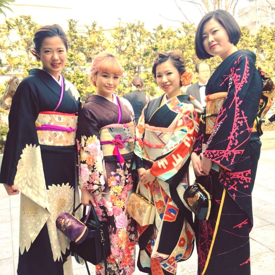 HARUKA MUTOさんのインスタグラム写真 - (HARUKA MUTOInstagram)「#akanewedding 👘👘✨ 久しぶりの着物は新鮮でした👭 #kimono #japan #wedding #party #bff  #平安女学院 #京都 #平女って個性豊か」2月26日 21時54分 - haruka_muto