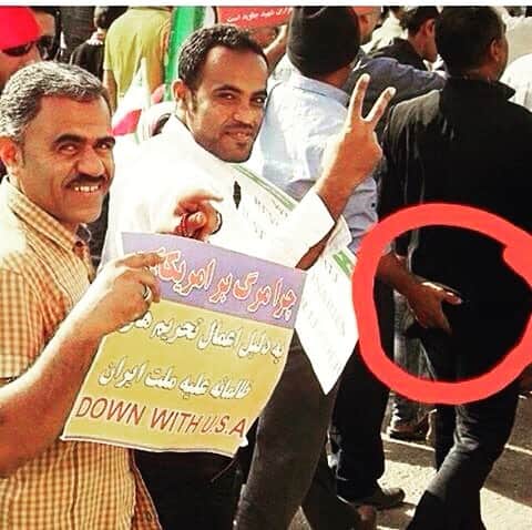 AZのインスタグラム：「اينم از #راهپيمايي امسال #ملت هميشه در صحنه 😬😁😂✌🏻✊🏻」