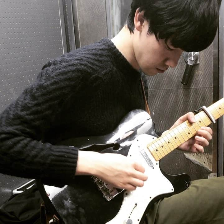 euphoriaのインスタグラム：「Some guitar riffs.」