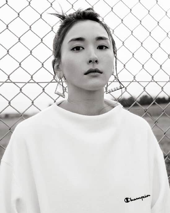 新垣結衣 ファンページのインスタグラム：「cool 前のアイコン 結構気に入ってる おだんご似合いますね 絆の新垣さんが可愛すぎる件 楽しみだなぁ またおかゆいコンビ見れますね～ ' #新垣結衣#ガッキー#yuiaragaki#かわいい#かっこいい#大好き#チャンピオン#白#雑誌#おだんご#絆 #cute#cool#love#champion#white#nylon#movie#귀여워」