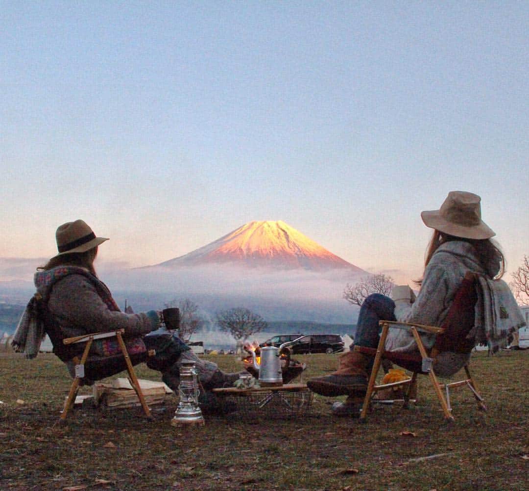 marikoさんのインスタグラム写真 - (marikoInstagram)「#camping #outdoor #camp #instagramjapan #キャンプ#アウトドア#富士山#ふもとっぱら#赤富士 * * * 2017.2.23 * * 富士山の日🗻 * * 恋しくてたまらない富士山にまた会いたい❤ * * #富士山の日間に合った #皆さんのpost見て富士山に癒されました(﹡ˆᴗˆ﹡) #今度はいつ行けるかな〜(﹡ˆᴗˆ﹡)」2月23日 21時53分 - marimari8208