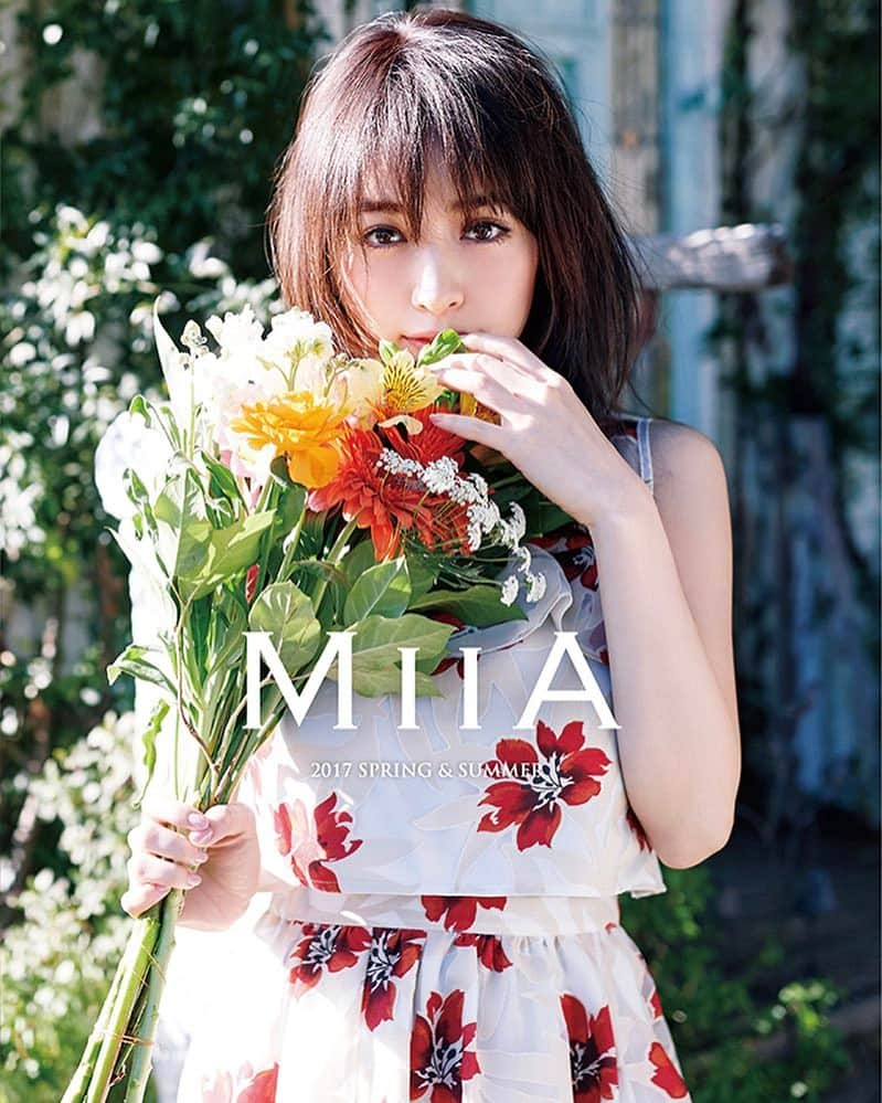 泉里香さんのインスタグラム写真 - (泉里香Instagram)「MIIA 2017 Spring Summer 🌷 LOOKBOOK完成💞！ 店頭でチェックしてね！ #miia#fashion#春服」2月24日 17時45分 - rika_izumi_