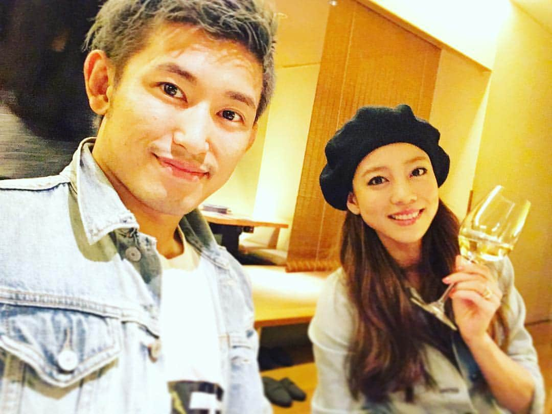 あびる優さんのインスタグラム写真 - (あびる優Instagram)「久しぶりのデート😋🐟🍴 3月はまたしばらく娘ちゃん田舎生活になる為、週末はたっぷり娘ちゃん孝行をしよ💕 しかし、食べたな〜🐷🍷 #family#husband#couple#selfie#家族#夫婦#カップル#デート#うるふ」2月24日 12時12分 - yuabiru74