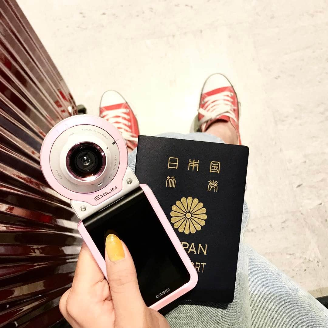 王子咲希(saki ouji)さんのインスタグラム写真 - (王子咲希(saki ouji)Instagram)「. let's go✈️✈️ . #trip#naritaairport#passport #goodbey#japan#work#shooting #casio#FR100L#exile#camera」2月24日 19時11分 - sakiouji