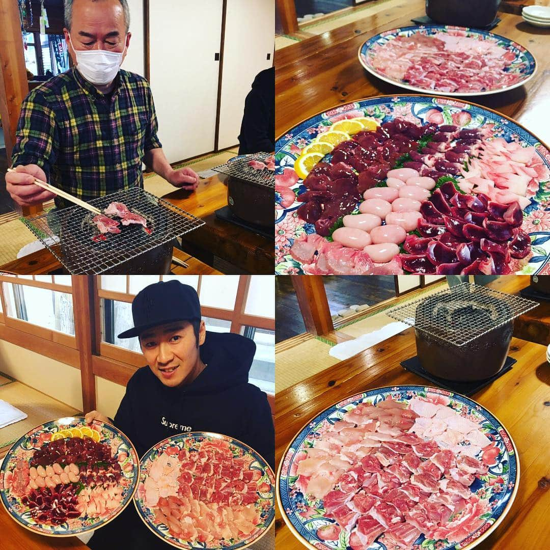 西岡剛さんのインスタグラム写真 - (西岡剛Instagram)「ヤバい😳 お世辞とかなくて今まで食べた鳥で1番美味い 確定😱 ネット検索で見つけて選んだ店でこんなに 感動するとは思わんかった😵 取り寄せもあるみたいやけど、山奥で道も狭くてビックリする場所にあるけど、足運んで損はないから大将が説明して焼いてくれるから、 是非ここにきて食べてみてほしいくらい🤔 温泉もあるからオフなったら泊まりで絶対来る😝 てかキャンプもう終わるのにもっと早く知りたかったわ😭 #阪神タイガース #西岡剛 #土佐ジロー #はたやま夢楽 #鳥料理」2月24日 14時48分 - tsuyoshinishioka_official