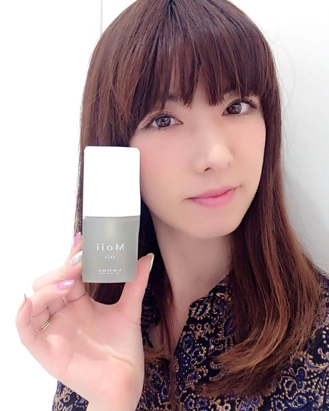 鳥居千春のインスタグラム：「本日発売のMoii（モイ）ヘアとボディ両方に使えるオーガニックオイル☝️ 保湿力抜群☝️爪の甘皮にもいいそうです💅 オーガニックなので、安心、安全🙆 香りも爽やかですごくオススメ商品です😄 #モイ#Moii#オーガニック#ボディオイル#ヘアオイル#hair#body#美容#beauty#instagood#instabeauty#新商品#new#ボディケア#ヘアケア」