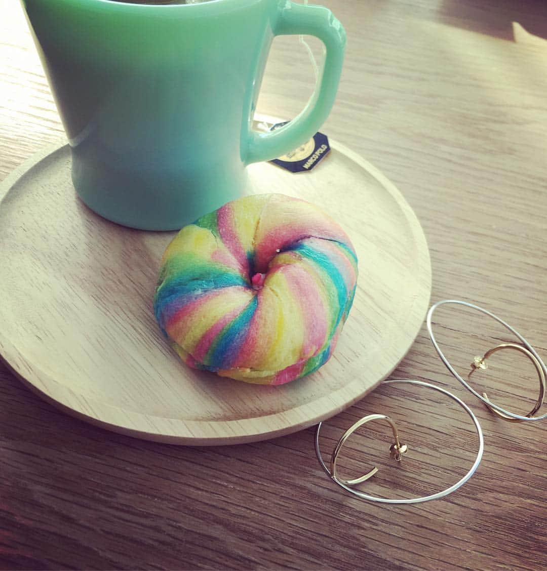 笛木優子のインスタグラム：「早金ベーグル🌈 良い週末を😍」