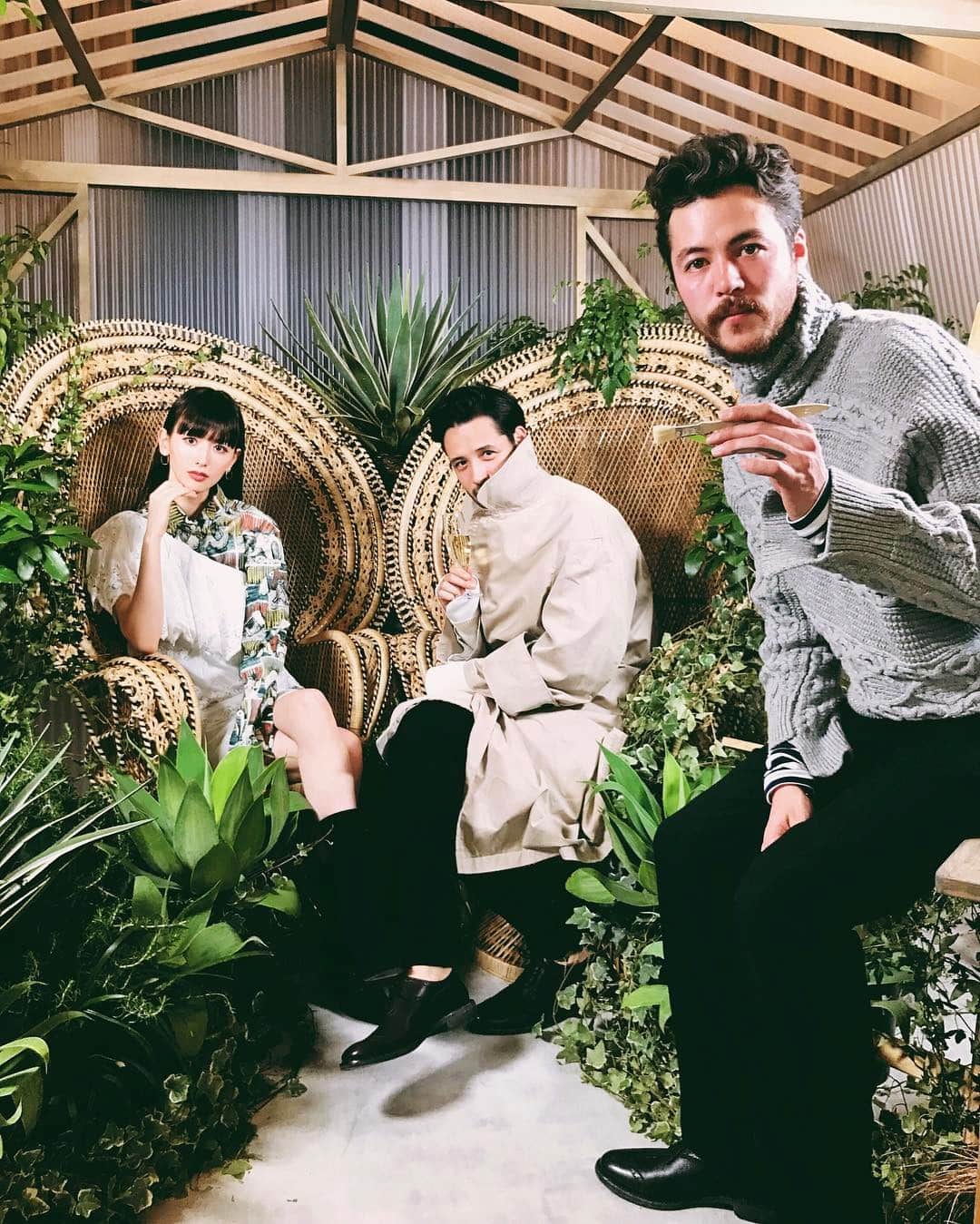 のインスタグラム：「酔っ払い刑事の @_rihito_ と、酔っ払い画家の @haganhaus 🕵🏻👨🏻‍🎨」