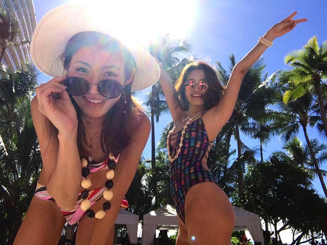 奥家沙枝子さんのインスタグラム写真 - (奥家沙枝子Instagram)「Happy Friday💕 よく見たらこの水着結構ハイレグだな！！！笑笑 . . #hawaii #beautiful #sunshine #breezy #ocean #beach #sun #islandlife #waikiki #royalhawaiian  #ハワイ #旅行 #女子旅 #海 #club #addiction #honolulu #oahu #me #bff #dj #fitgirl #fit #swimwear #bikini」2月24日 22時56分 - saekookuya