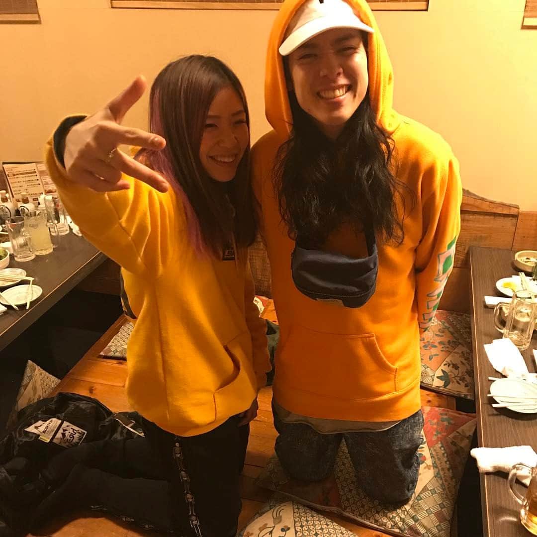 あやぺたのインスタグラム：「ENTHだいぽん 楽屋ではバカみたいなことしかしないし言ってないし楽しいし最高だけど、ステージだと悔しい思いにさせされて最高だし、なんでも話せる同世代の仲間。 シーンを共につくってこう！  #オレンジマン」