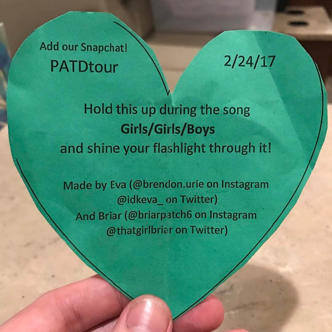 ブレンドン・ウリーのインスタグラム：「Most incredible start to a tour I've ever experienced. I don't know how to put into words my appreciation and gratitude I feel for all of you. All I can say is simply THANK YOU. Thank you for bringing me here. Thank you for your endless love and support. And thank you for never giving up. You're all the greatest. I love you. ❤」