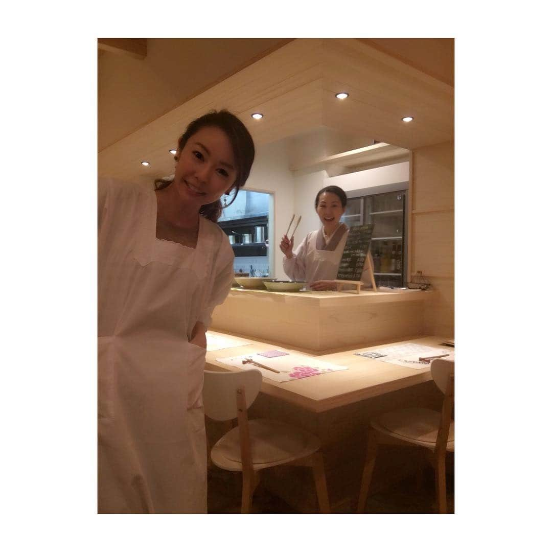 宮崎宣子さんのインスタグラム写真 - (宮崎宣子Instagram)「日テレ時代の同期のお店 秋葉原にあるやきもちにお手伝いにきたよ💛 良かったら遊びにきてください✨  #やきもち #小料理屋 #日テレ #お手伝い #miyazaki_nobuko #宮﨑宣子 #宮崎宣子」2月25日 18時04分 - miyazaki_nobuko