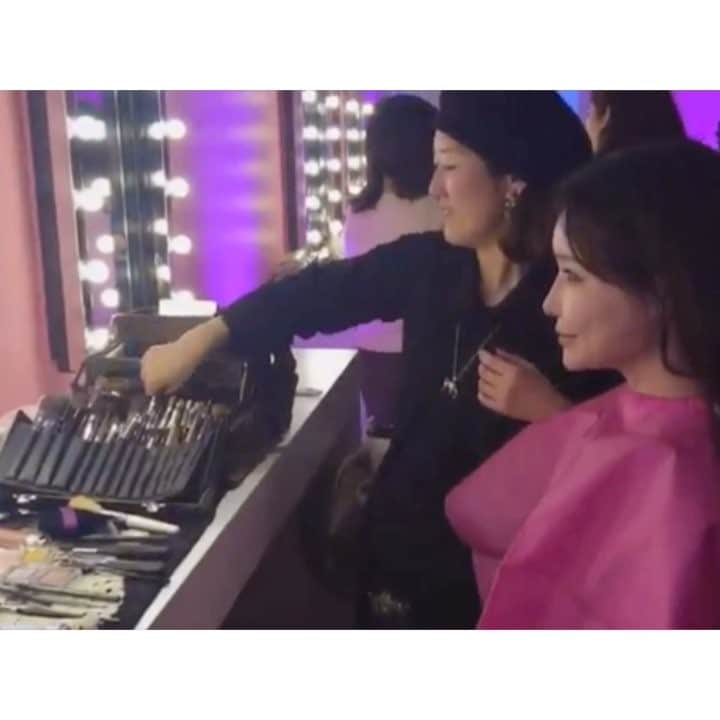 のインスタグラム：「💇 #Veet ローンチparty✨ 眉毛をスタイリングしてもらいました٩(*❛◡❛)۶ 最後のは3Dphotoって言うのかな？ 撮ったのは初体験！ . #ヴィートセンシティブタッチ は 眉毛や顔、ビキニゾーンなど デリケートな部分の素肌を傷付けずに これ1本でケア出来るという優れもの✨ . 忙しい女性がなるべく時間を掛けず、肌に優しく、 楽で綺麗になれるってこれからの時代に大事なテーマだと思います☺  便利な商品がどんどん出て来てくれるのは嬉しい😊 . . ＊マイブームの #30秒動画  音声載せれなくて再投稿(´;ω;` )笑 . . . @veetjapan  #キレイをラクしよう #キレイを楽しよう #ヴィート #センシティブタッチ #veetsensitivetouch #launchparty #電動ビューティートリマー #明治神宮前 #原宿 #batsuArtGallery #event #cosme #make #makeup  #youtuber #関根りさ #eyebrow #太眉 #pink」