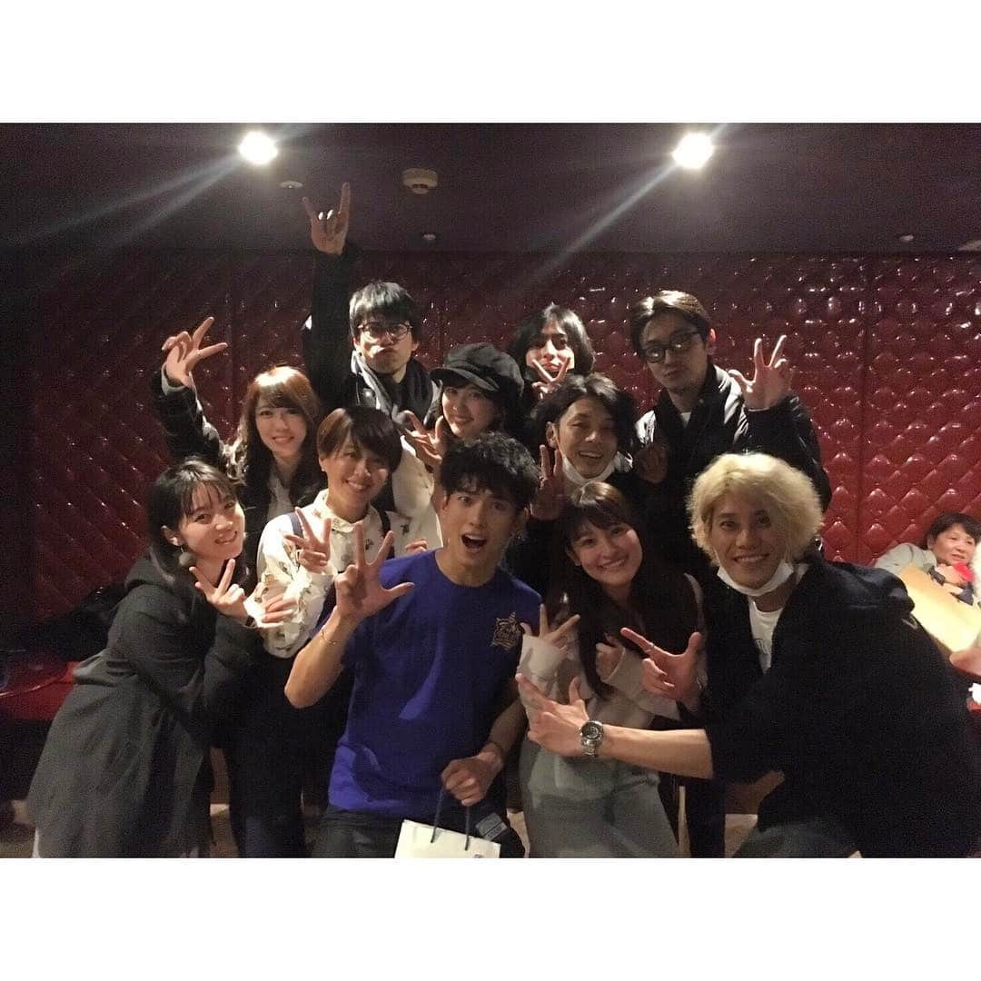 岩﨑名美さんのインスタグラム写真 - (岩﨑名美Instagram)「昨日は、#三ツ星サラバ のライブにお邪魔してきました😋🌟#俺たち賞金稼ぎ団 メンバーと、❤︎❤︎❤︎仁君舞台中からずーっと今回のライブも控えてて頑張ってたので、改めて感動しました😭😭こんなに素敵な曲に、空間が作れるのって本当に才能。２周年、そしてお誕生日おめでとうございました👏👏！」2月26日 7時21分 - nami_iwasaki