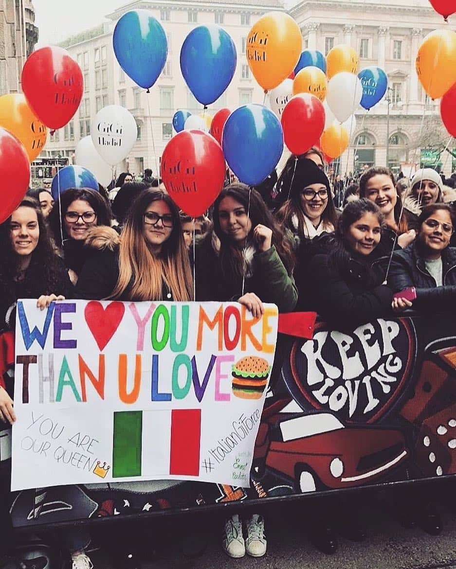 ジジ・ハディッドさんのインスタグラム写真 - (ジジ・ハディッドInstagram)「LOVE YOU MORE! #GiForce Thank you for a warm welcome, once again, Milano! I appreciate everyone's support of #TOMMYxGIGI so much!! Follow @tommyxgigi & @tommyhilfiger for #TOGETHERTOUR updates! 🌎🌍🌏」2月25日 23時54分 - gigihadid