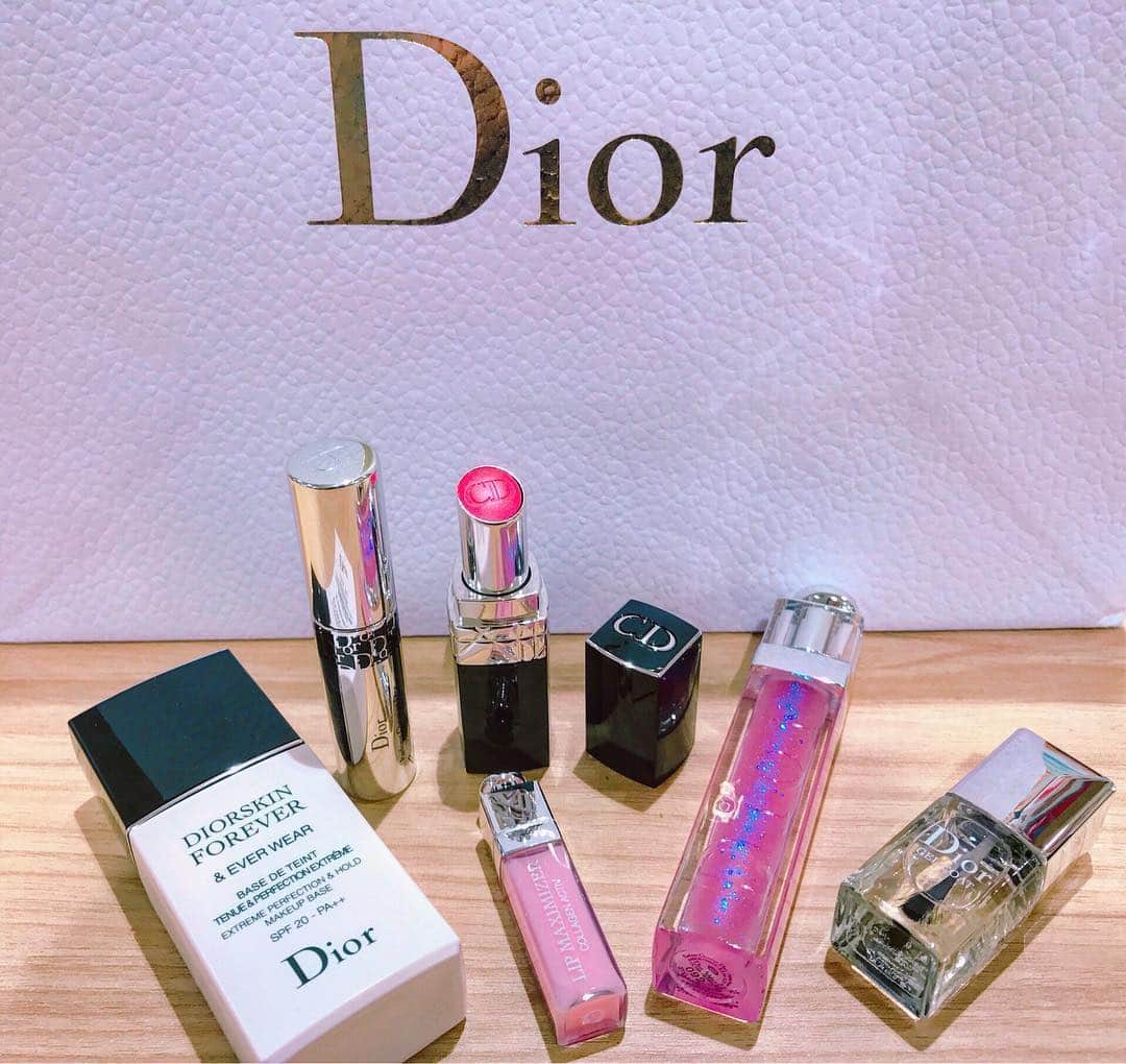 流川るなのインスタグラム：「今日はDiorたくさん買った☺︎ 全部可愛くてつい💄💄 #newcosmetics #costume #cosmetics #dior #makeup #make #lip #lipstick #instagood #instagram #instabeauty #cute #マスカラ #glasses #口紅 #リップグロス #下地 #コスメ #化粧品 #かわいい」