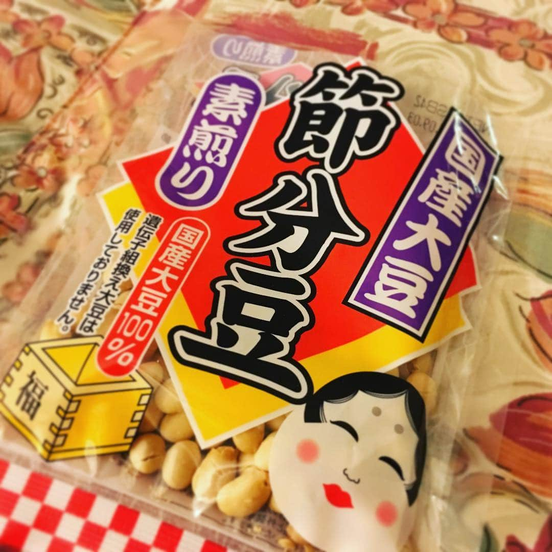 鈴木悠佳子さんのインスタグラム写真 - (鈴木悠佳子Instagram)「今日は節分。 豆は投げられないから枕投げられた🤔 豆、歳の数以上食べるのが毎年恒例👹」2月3日 20時55分 - kaijyu_chan