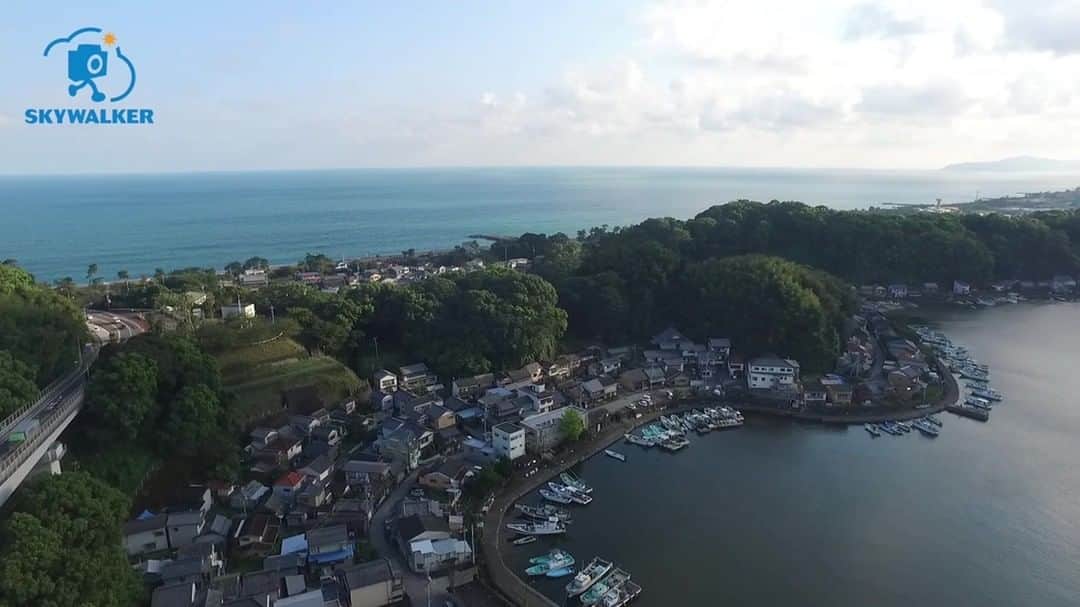 skywalker.inc 【スカイウォーカー株式会社】のインスタグラム：「. ドローン撮影実績🚁 Movie1 桂浜 高知県高知市浦戸 海と絶景！！！ . 【撮影機材】 @djiglobal #ドローン：#inspire1raw #カメラ：#zenmusex5r . #桂浜 #高知 #太平洋 #絶景 #坂本龍馬 #動画 #撮影 #景色 #風景 #空 #雲 #海 #写真好きな人と繋がりたい  #drone #dji #dronefly #dronelife #dronestagram #sky #skylovers #skyporn #beautiful #nature #view #aerial #japan」
