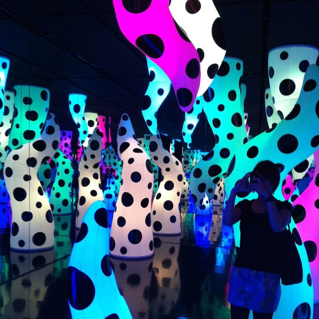 日比谷亜美のインスタグラム：「懐かしい #moriartmuseum #yayoikusama」