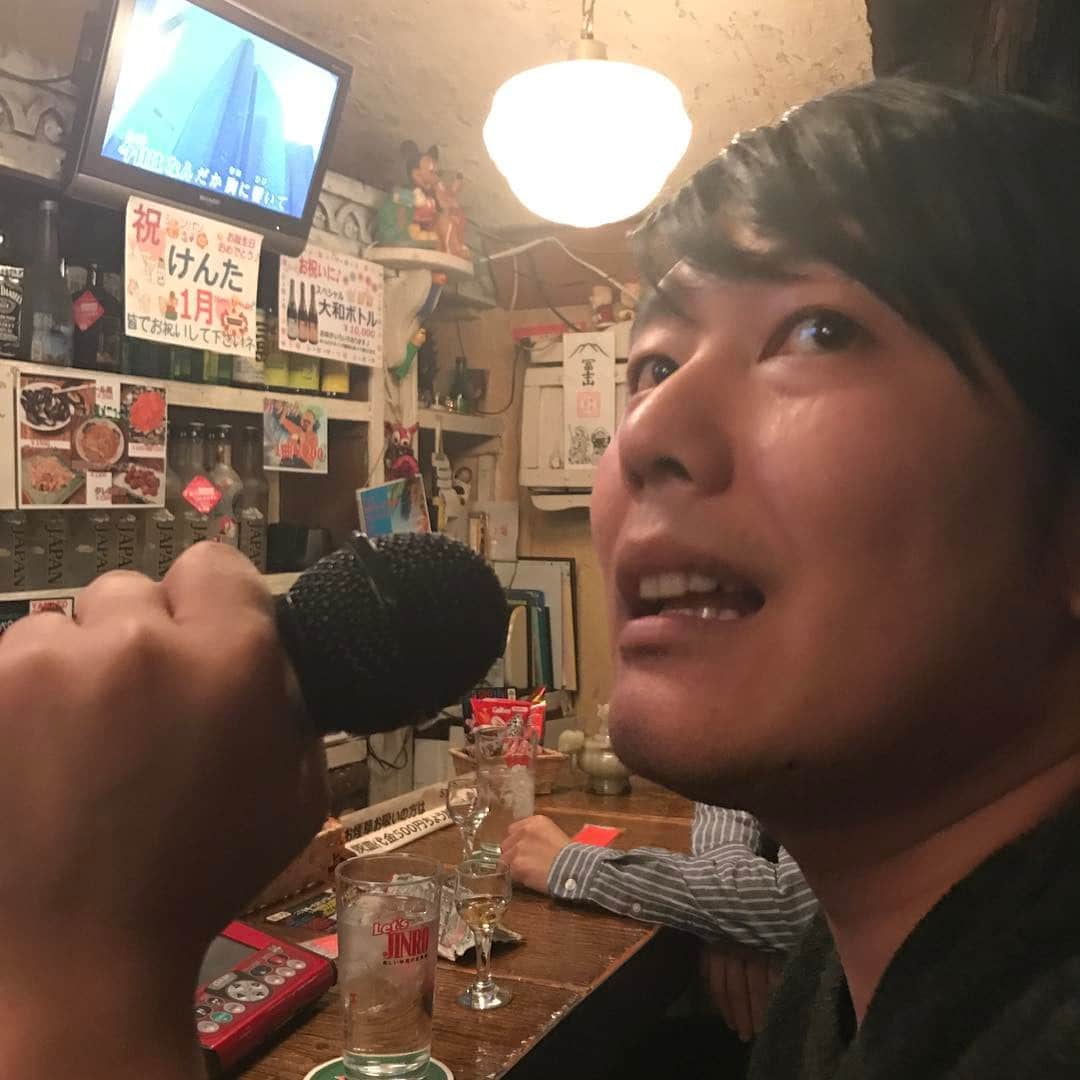 宮戸洋行さんのインスタグラム写真 - (宮戸洋行Instagram)「うしろシティ阿諏訪くんが歌ってます #フジファブリック #若者のすべて #らしい #らしさすごい #だから好き」2月5日 2時27分 - hiroyuki_gag