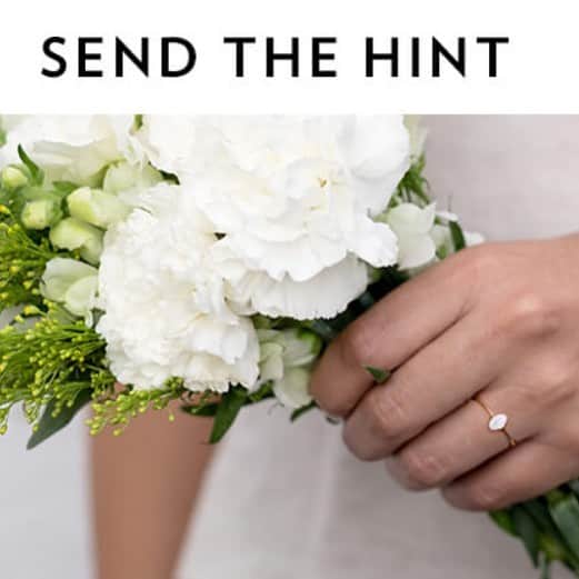 レンのインスタグラム：「For all the brides who want to break the mold - link in bio! #EngagementRing」