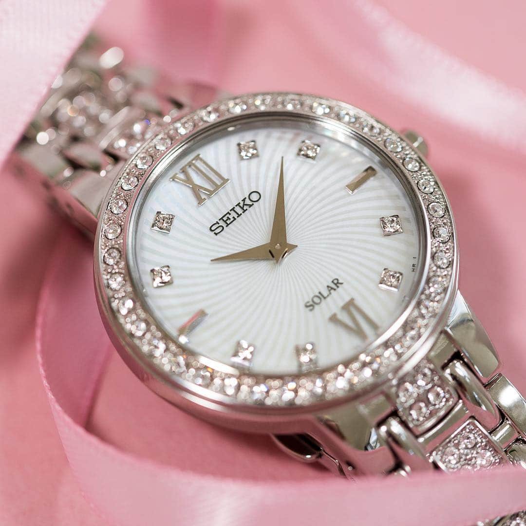 Seiko Watchesさんのインスタグラム写真 - (Seiko WatchesInstagram)「New ladies swirl dial Crystal Collection - just in time for Valentine's Day ❤️🌹🎁 #solarwatch #SUP359」2月5日 7時05分 - seikowatchusa
