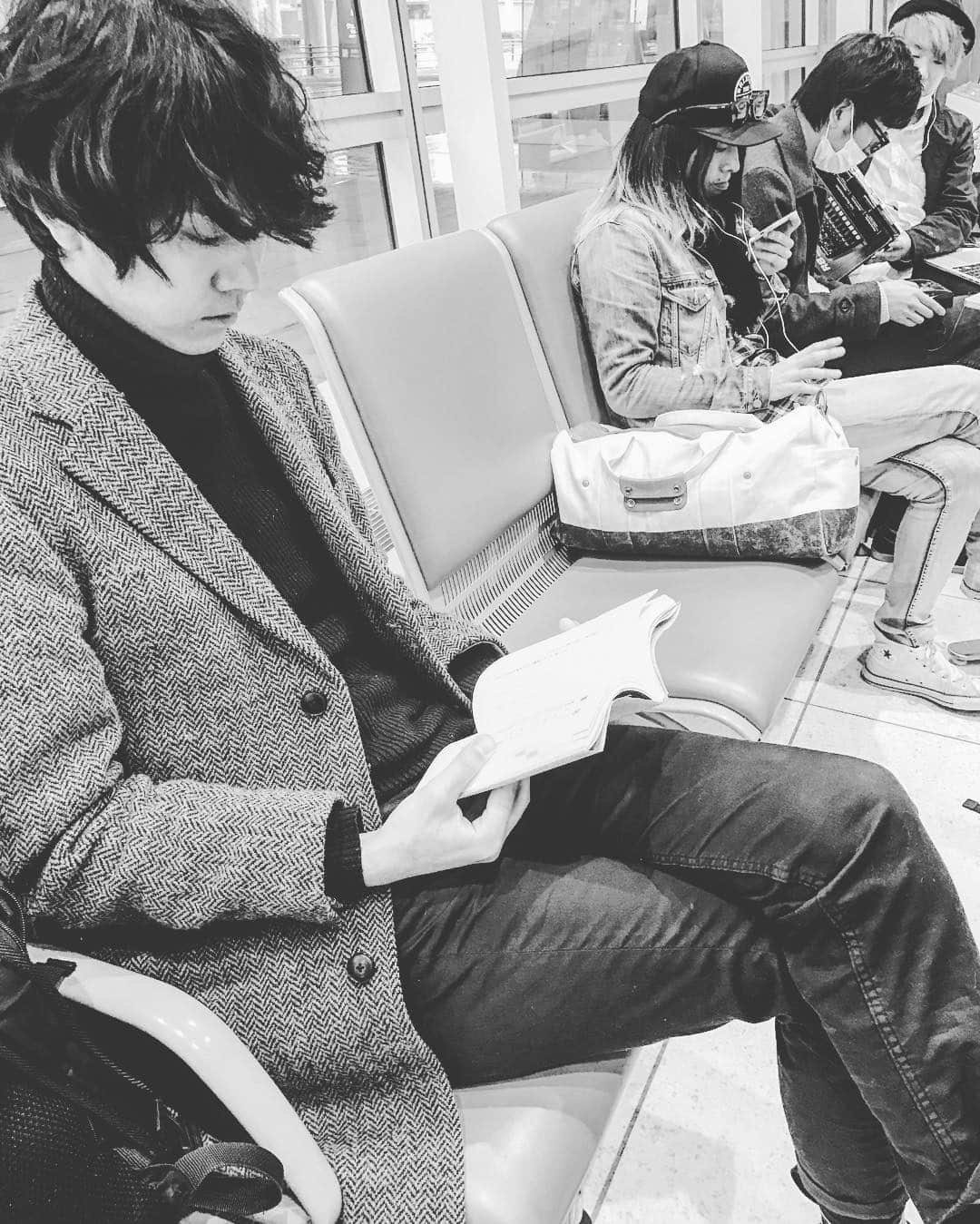 FOLKSさんのインスタグラム写真 - (FOLKSInstagram)「‪中部空港にて✈️‬」2月5日 12時26分 - meguminoboys