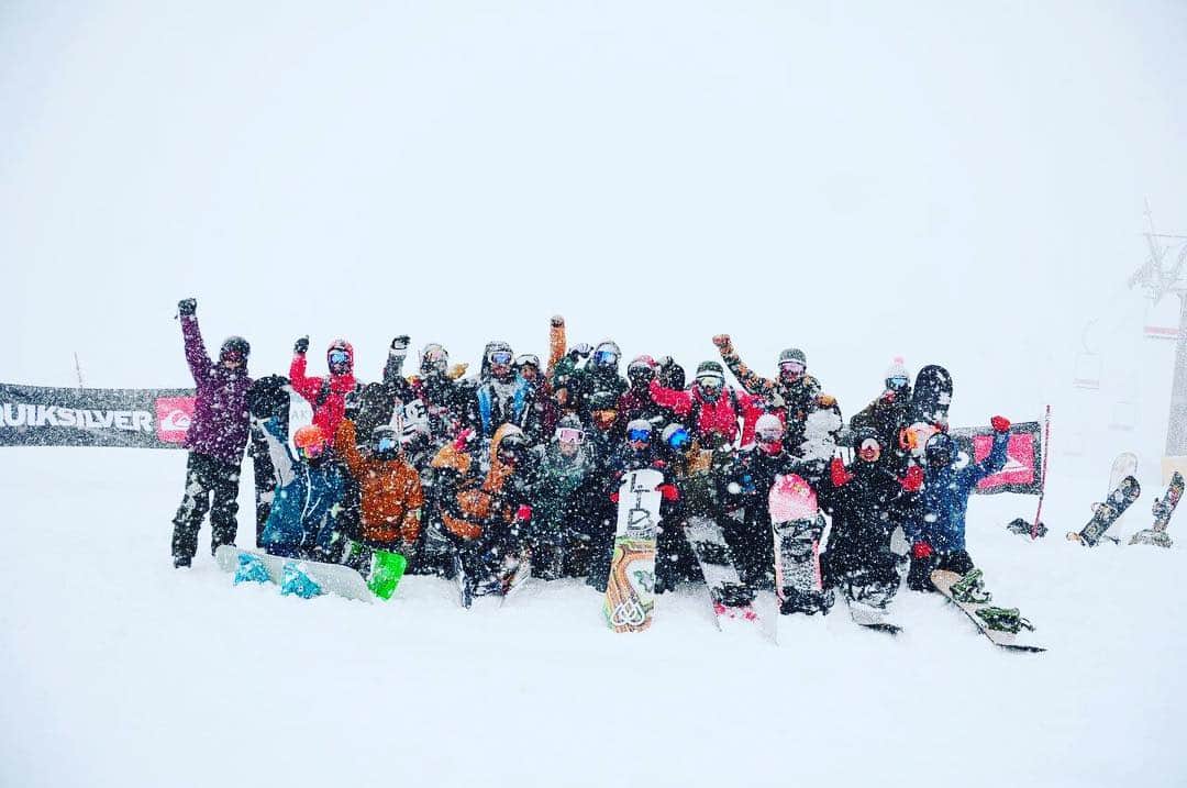 のインスタグラム：「ride with Travis Rice in HAKUBAVALLEY #dcsnow #quiksnow  #hakuba」