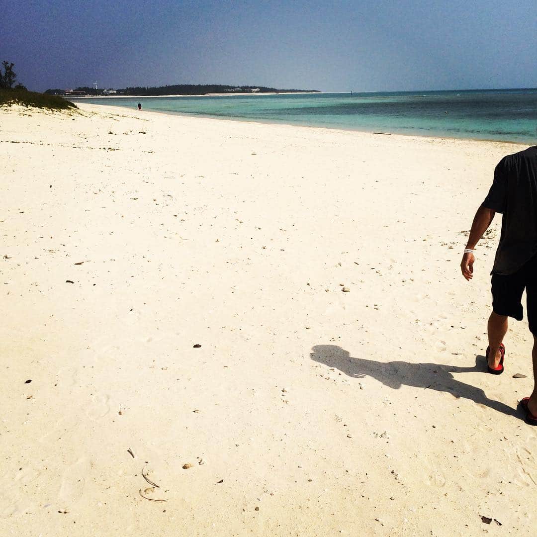 八百板卓丸のインスタグラム：「今日はオフ♩ 天気良いから散歩でもしよーっと🚶☀️ そして、寝る笑」