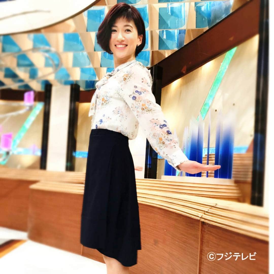 フジテレビ「とくダネ！」のインスタグラム：「今日の梅津さんは花柄シフォンブラウスで春を先取り ネイビーのフィッシュテイルのフレアスカートで大人っぽさUPです♪ #梅津弥英子 #とくダネコーデ #どんなセリフが合うでしょう #シフォンブラウス #花柄 #フレアスカート #フィッシュテイル #ottodame #アナウンサー #とくダネ大喜利 #ファッション #コーディネート #今日のコーデ #コーデ #大喜利 #2017 #2月6日 #月曜日 #とくダネ #tokudane #fujitv 170206」