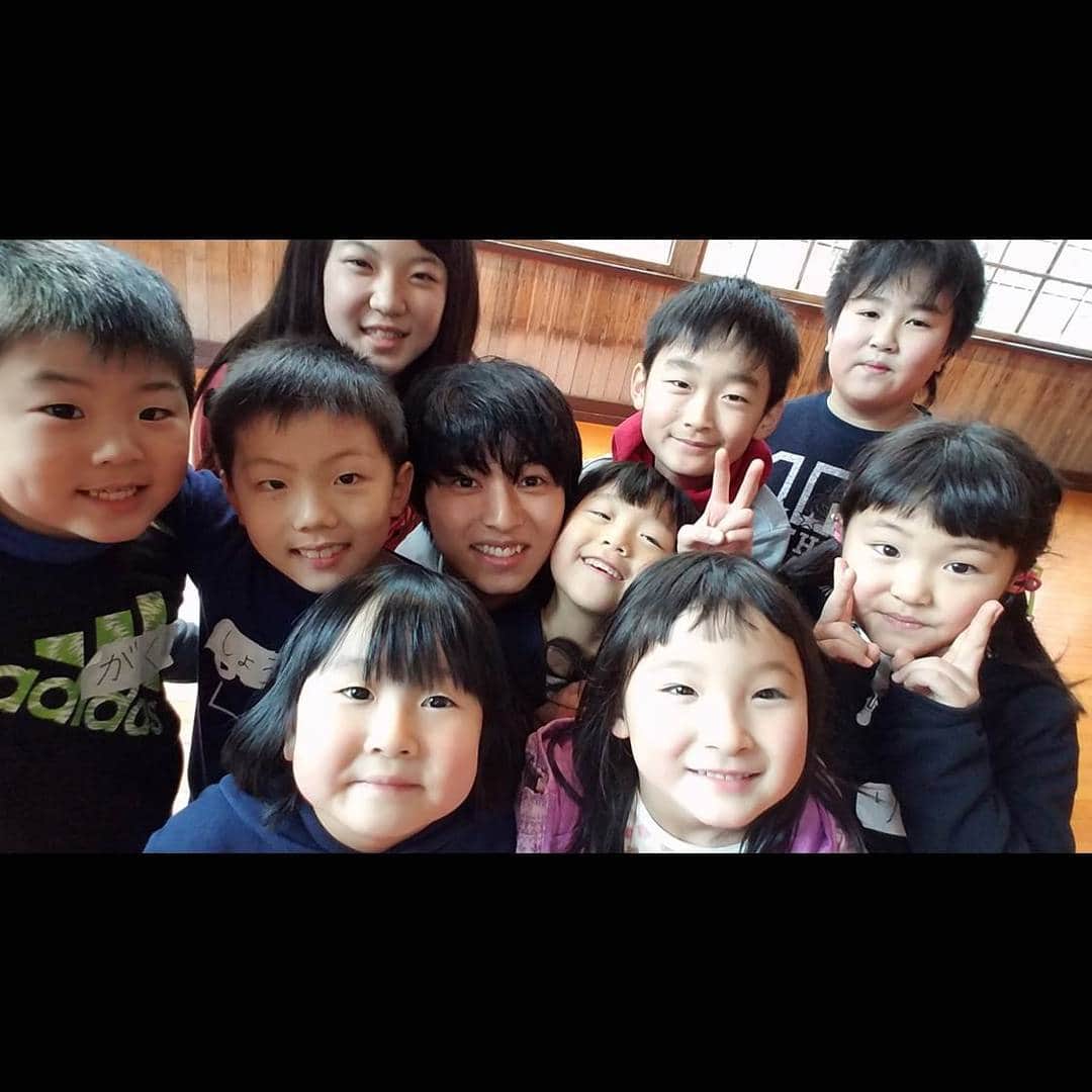山﨑賢人さんのインスタグラム写真 - (山﨑賢人Instagram)「子供たち いい写真 「チーズ」で撮れちゃう #Galaxy #どんな君も逃さない」2月6日 17時46分 - kentooyamazaki