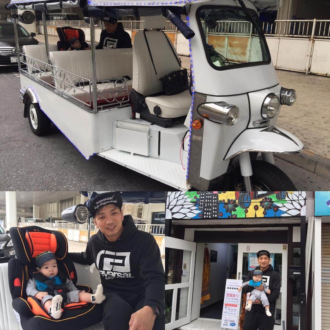 所英男さんのインスタグラム写真 - (所英男Instagram)「沖縄に来ました！那覇空港に着くと「トゥクトゥクステーション」の方が迎えに来てくれました！チャイルドシートもあり叶大も安心して乗れました！^ ^ http://tuktuk098.com/rentacar/  #トゥクトゥク #沖縄」2月6日 19時24分 - tokorohideo