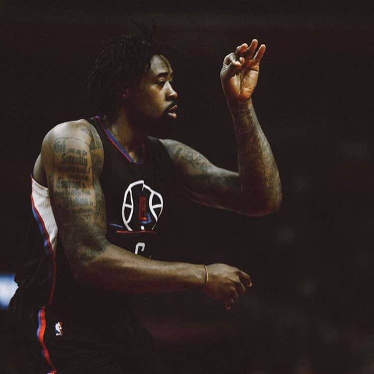 deandrejordan6のインスタグラム：「@deandre puts up 9 points 12 rebounds in a loss to the Toronto Raptors #striveforgreatness」
