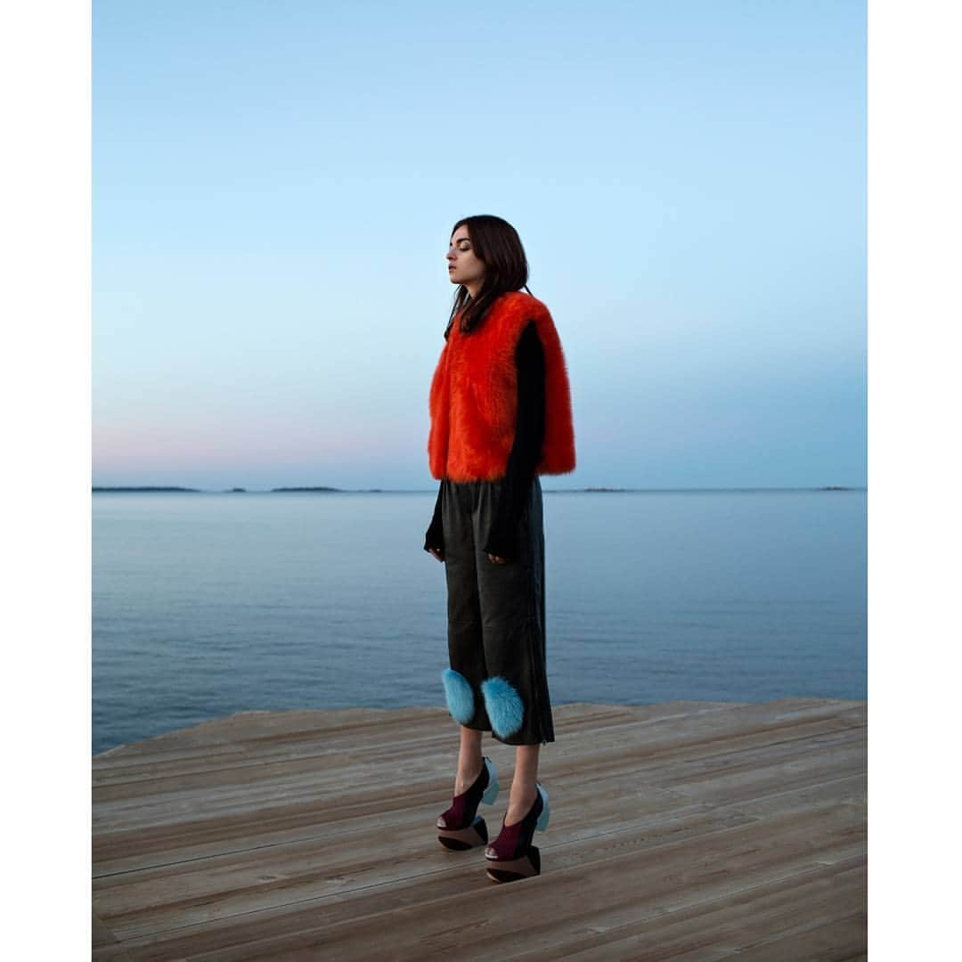 フィンスクのインスタグラム：「FINSK project 2 shoes - model @magda.laguinge wearing @onarstudios Photography @juha_mustonen Styling @sofia_oksanen Make up @miikakemppainen Hair @2pintaa #FINSKshoes #voguetalents #finnishdesign #architectural #shoesoftheday」